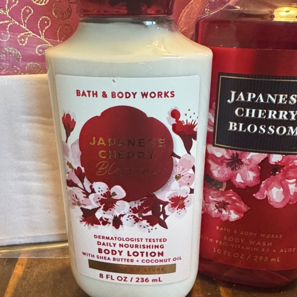 Bath & Body Works Japanese Cherry Blossom Trio - Red & White - Picture 4 of 9